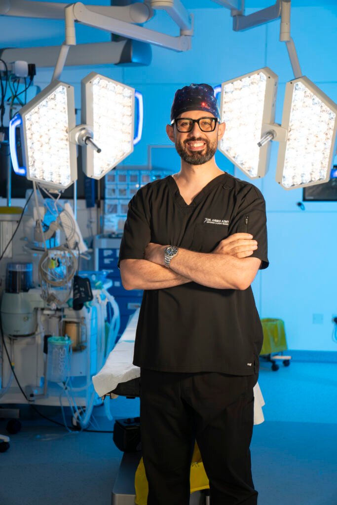 Dr. Ahmed Azmy, a specialized orthopedic surgeon in Sharjah, standing inside a state-of-the-art operating theater prepared for joint replacement and arthroscopic surgery.